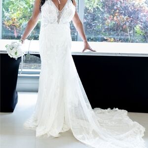 Elegant White Lace Wedding Dress: Dress Only Worn For An Hour During Ceremony.